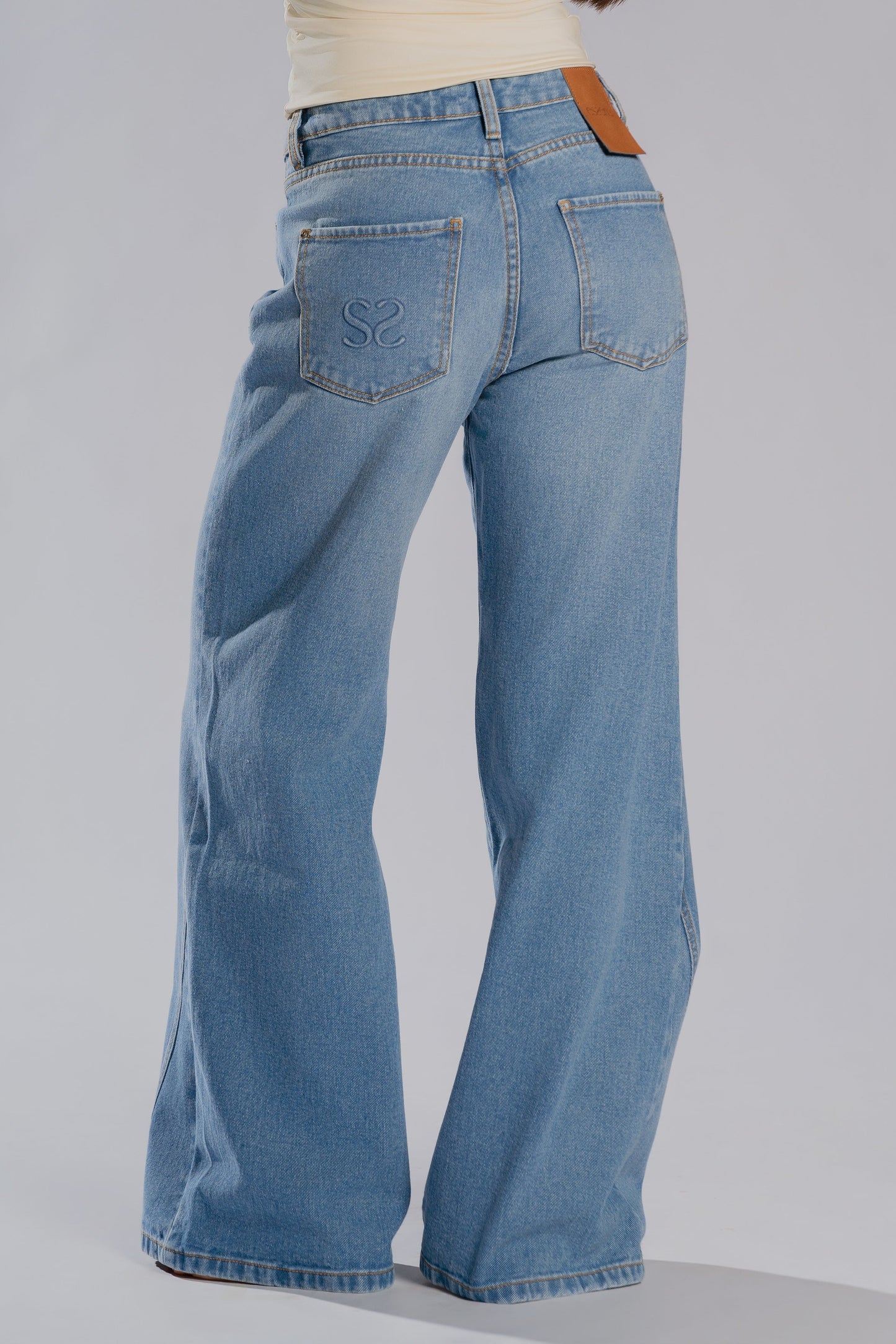 WIDE LEG SEAM JEANS